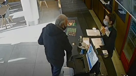 Un insistente "estafador de la virulana" intentó su ardid en Núñez hasta que llegó la Policía