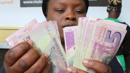El nuevo billete más grande de Zimbabue vale menos de un dólar
