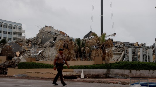Derrumbe en Miami: finalizó la búsqueda de sobrevivientes entre los escombros del edificio colapsado
