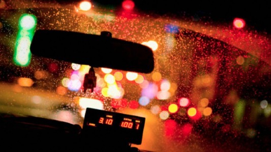 Condenaron a un taxista por abusar de una pasajera que viajaba con su bebé en brazos