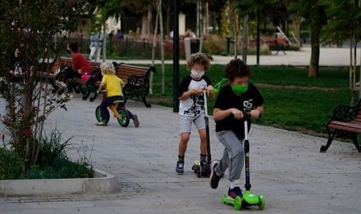 Cardiólogos lanzan desafío "30x5" en receso invernal: Cinco minutos de actividad física por cada 30 frente a una pantalla