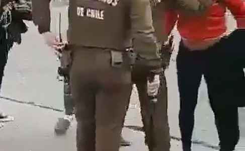 Indignación por policías que golpean y detienen a una embarazada en un control