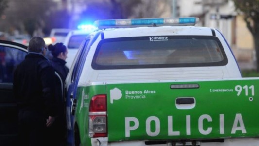 Roban 10.000 dólares y 500.000 pesos a un matrimonio en una entradera en La Plata