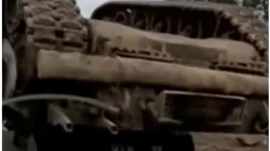 El accidente menos pensado: vuelca un tanque durante un traslado