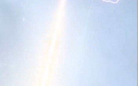 El momento en que un rayo toca una estela y toma el aspecto láser de Star Wars