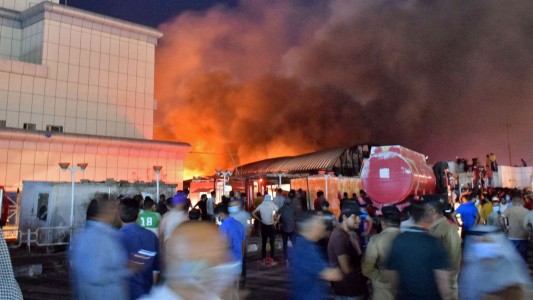 Incendio en un hospital de Irak: "Vinieron a curarse y salen en féretros"