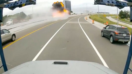 Conductor se salva luego del choque y la explosión de su camión cisterna