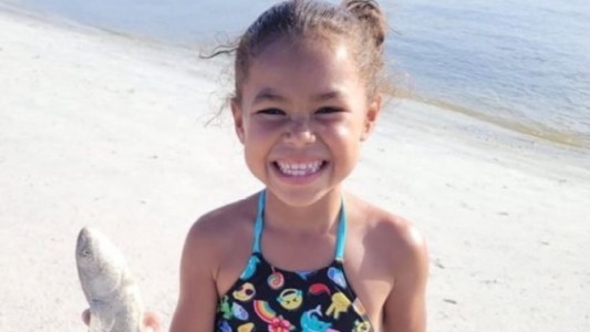 Nena de 7 años murió al recibir una bala perdida mientras dormía en su cuarto: detuvieron a un vecino