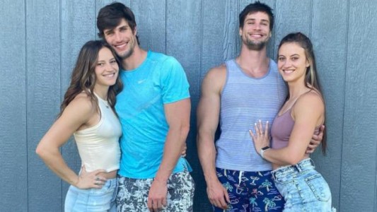 Dos hermanas gemelas se enamoraron de dos gemelos y se fueron a vivir juntos: "Es como ver doble"