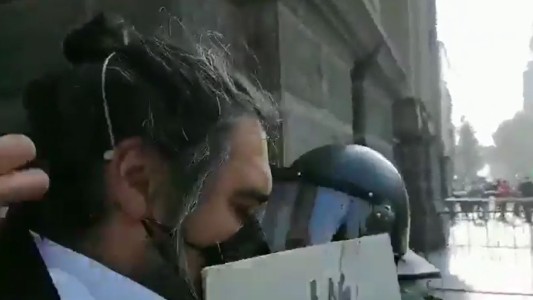 Detienen a constituyentes en manifestación por presos políticos en Chile