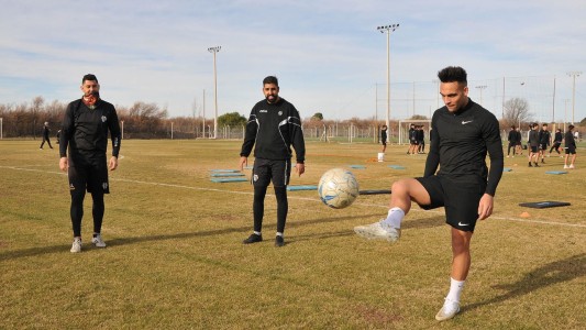 Lautaro Martínez llegó a Bahía Blanca, se puso los cortos, los botines y practicó con Liniers