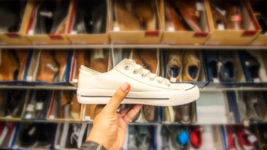 Se robaron 200 cajas de zapatillas, pero eran todas del pie izquierdo