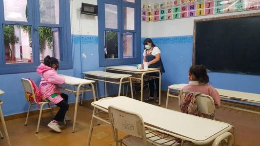 Un gremio docente en Córdoba solicitó que no se le pague el sueldo a los maestros que se nieguen a vacunarse