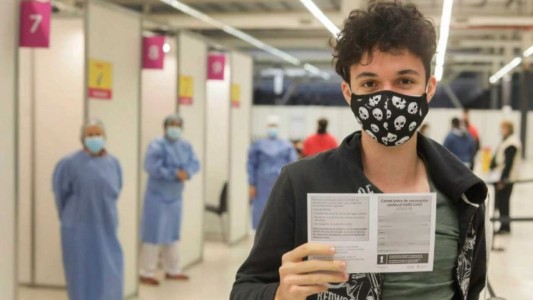 La Ciudad comenzó a vacunar a jóvenes a partir de los 18 años contra el coronavirus