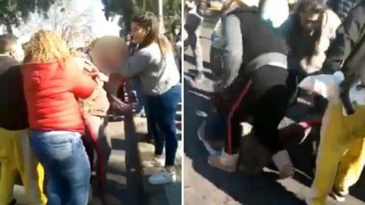 Video: vecinos atraparon y golpearon a una mujer que robaba en la estación de Quilmes