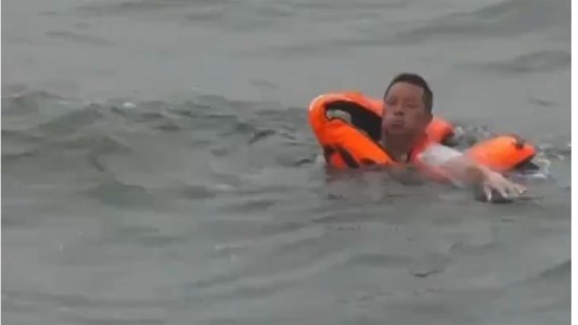 Así rescataron a un hombre que permaneció 49 horas en el mar a la deriva