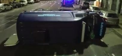 La camioneta de la Policía que chocó y volcó en Parque Patricios iba a realizar las pericias del caso Chano