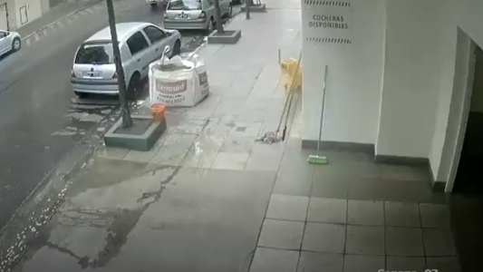 Impresionante rotura de un caño de agua en Mar del Plata