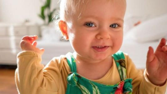 Video: Una beba dice las palabras más difíciles del portugués