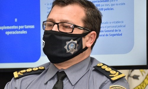 Solicitan la renuncia del subjefe de la Policía de Santa Fe luego de allanar su casa por irregularidades con autopartes