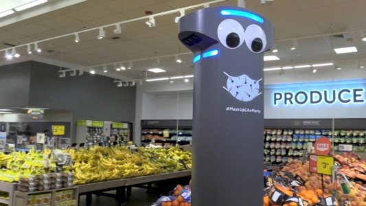 Furor por el robot que persigue a clientes traviesos en un supermercado