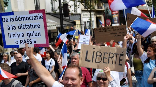 Nueva jornada de protestas en París contra las restricciones y el pase sanitario