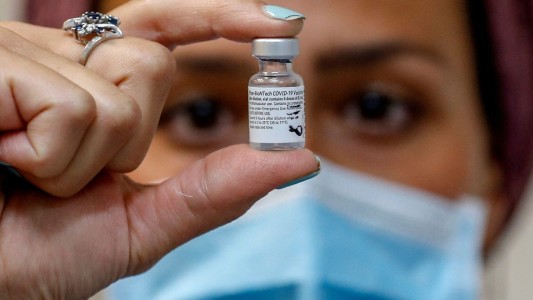 Reportan que Israel planea deshacerse de 80.000 dosis de vacunas caducadas