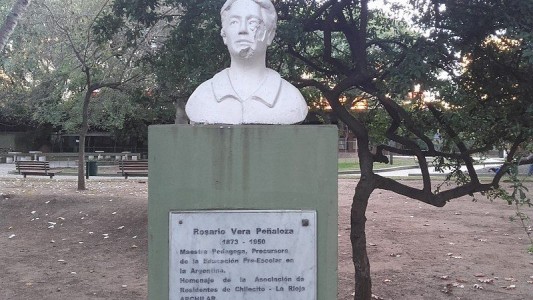 Donan textos inéditos y originales de Rosario Vera Peñaloza al Ministerio de Educación porteño