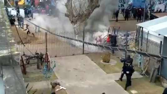 Violentos incidentes en la sede del municipio de Lomas de Zamora