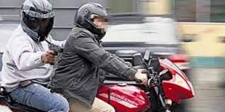 Vecinos golpearon a un motochorro y lo entregaron inconsciente a la policía