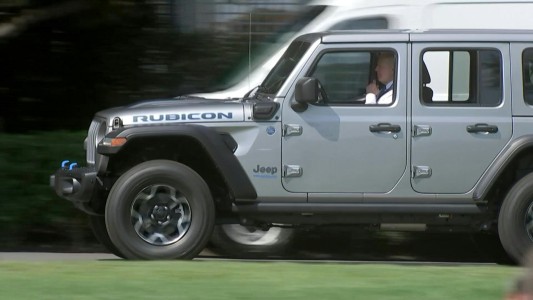 Biden busca acelerar la expansión de los autos eléctricos