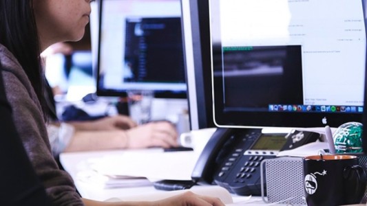 Subsidios de $100.000 y conexión gratis a Internet: relanzan Argentina Programa