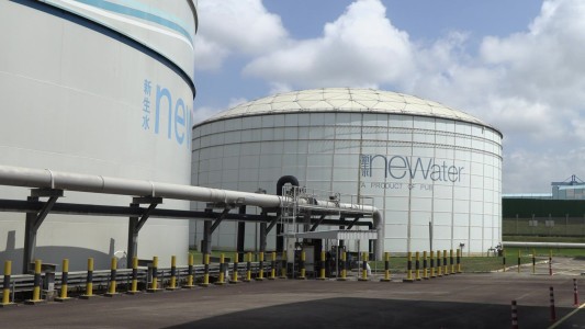 Una planta transforma el agua residual en agua potable