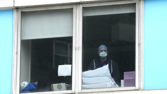 Las hospitalizaciones por coronavirus en Estados Unidos están en su punto más alto en seis meses