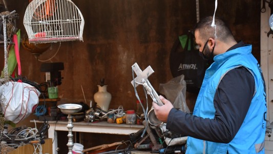 Crucifijos y objetos de bronce robados de cementerios fueron hallados en metaleras de San Cristóbal y Balvanera