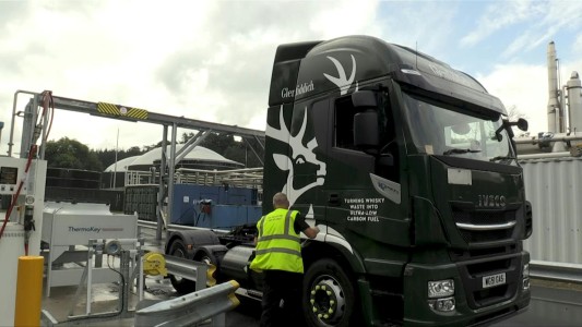 En Escocia usan el whisky como combustible para los camiones