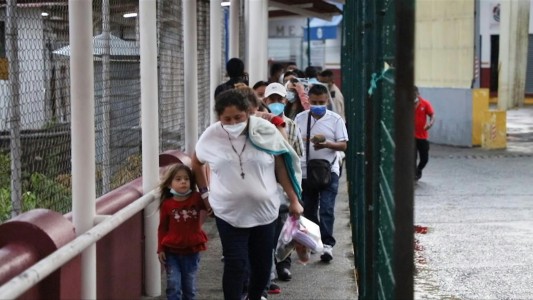 ACNUR denuncia vuelos de expulsión de migrantes de EEUU hacia México