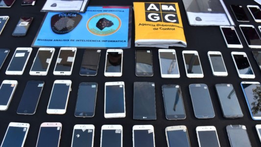 Devuelven celulares robados que fueron recuperados por la Policía de la Ciudad