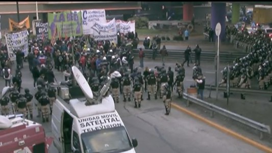 Puente Pueyrredón: trabajadores tercerizados de Edesur amenazan con un corte