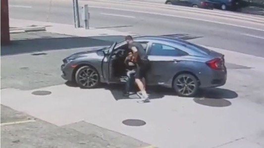 Un ladrón intenta robar un auto y resultó ser de un luchador profesional