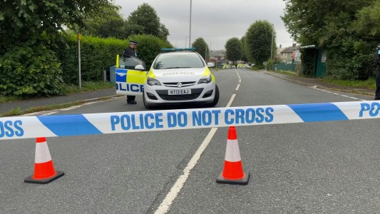 Mueren una nena de 3 años y cinco adultos en un tiroteo en Reino Unido