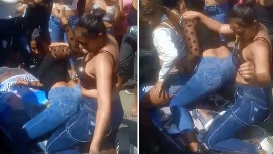 Video: La despedida a un motochorro asesinado que incluyó "perreo" sobre el ataúd y tiros al aire
