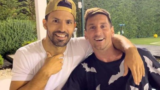 Piqué revelo que le ofreció al "Kun" Agüero la 10 que Messi dejó vacante en el Barcelona