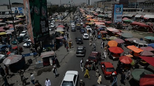 Kabul vuelve a la vida entre el temor y la desconfianza al nuevo régimen talibán