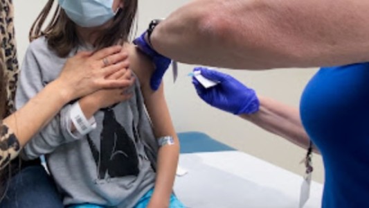 Córdoba: vacunan sin turno a menores de entre 12 y 17 años con comorbilidades