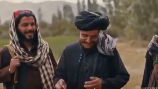 Video documento: talibanes se tientan de risa cuando una periodista le pregunta por las mujeres en la política