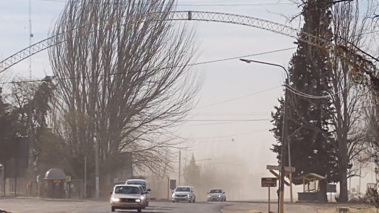 San Juan y Mendoza, afectadas por el viento Zonda: cortes de luz, incendios y suspensión de clases