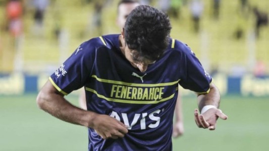 Insólito: metió un gol, quiso besar el escudo en el festejo y no lo encontró