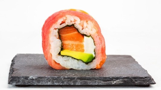 Gastaron $36.000 en sushi y dejaron $100 de propina: el furioso descargo de la moza