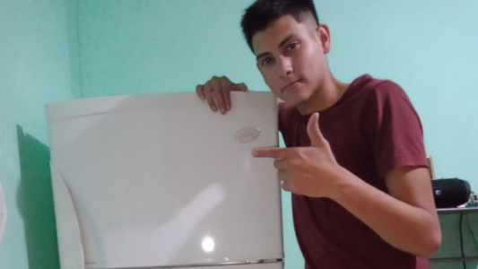 Mariano tiene 18 años, tres laburos y pudo comprarse su primera heladera: "Mi objetivo es vivir de un solo trabajo"